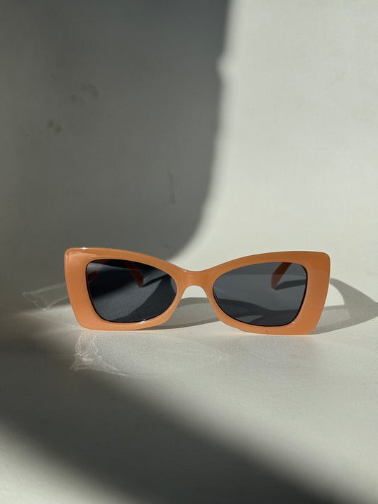 Merrill Classic 60s Style Sunglasses In  Peach