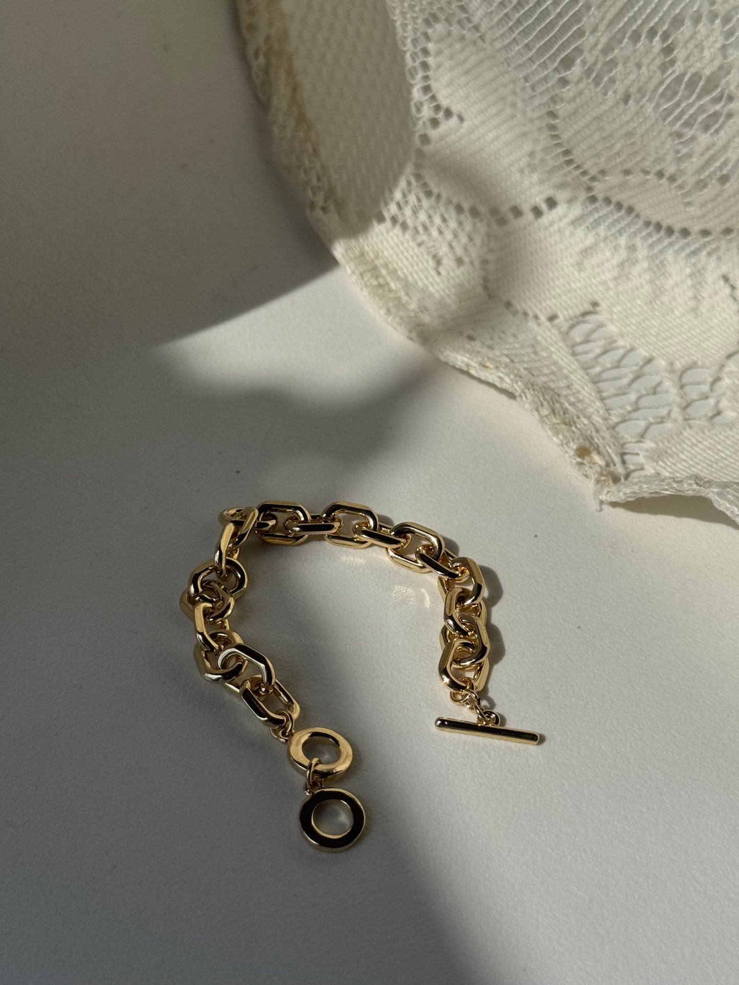 Galeb Chunky Toggle Link Chain Bracelet In Gold