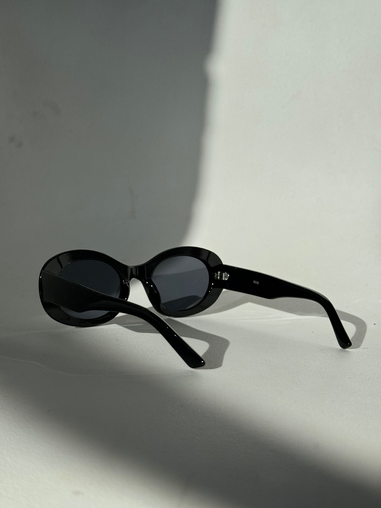 Tulsa 60s Style Round Sunglasses In Black