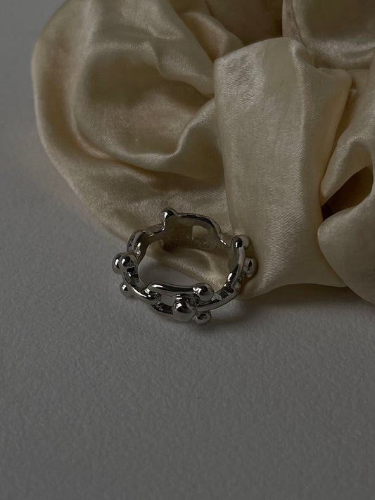 Sorrow Link Ring In Silver