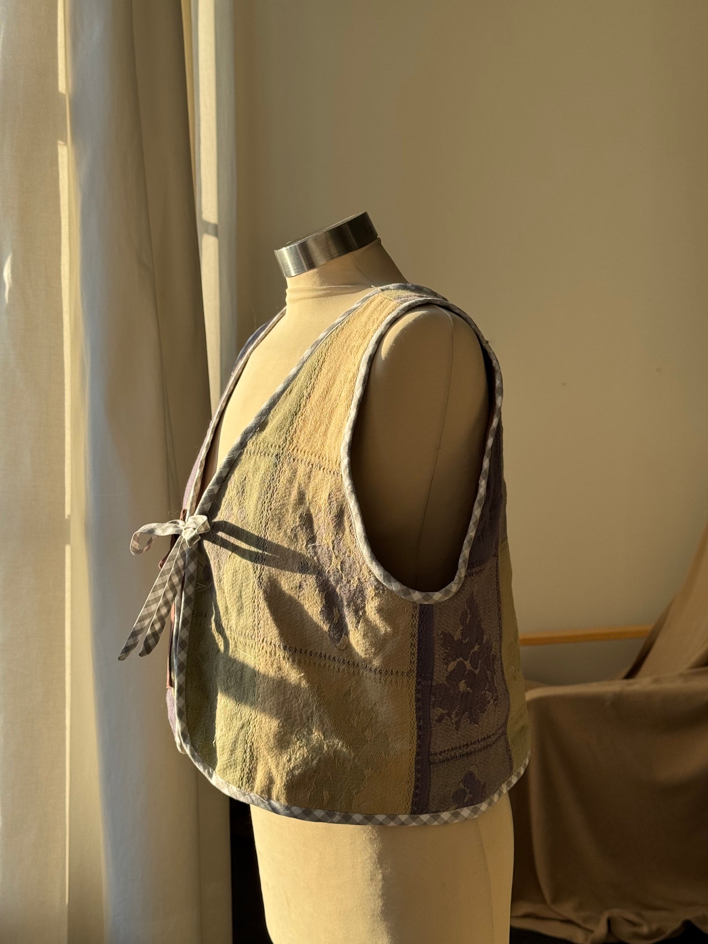 O.L. Handcrafted Reversible Cargo Vest In Vintage Brown￼