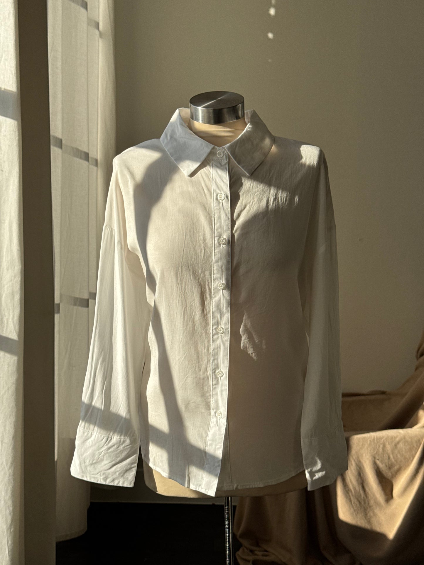 Henry Lace Back Fitted Button Down In Ivory￼￼