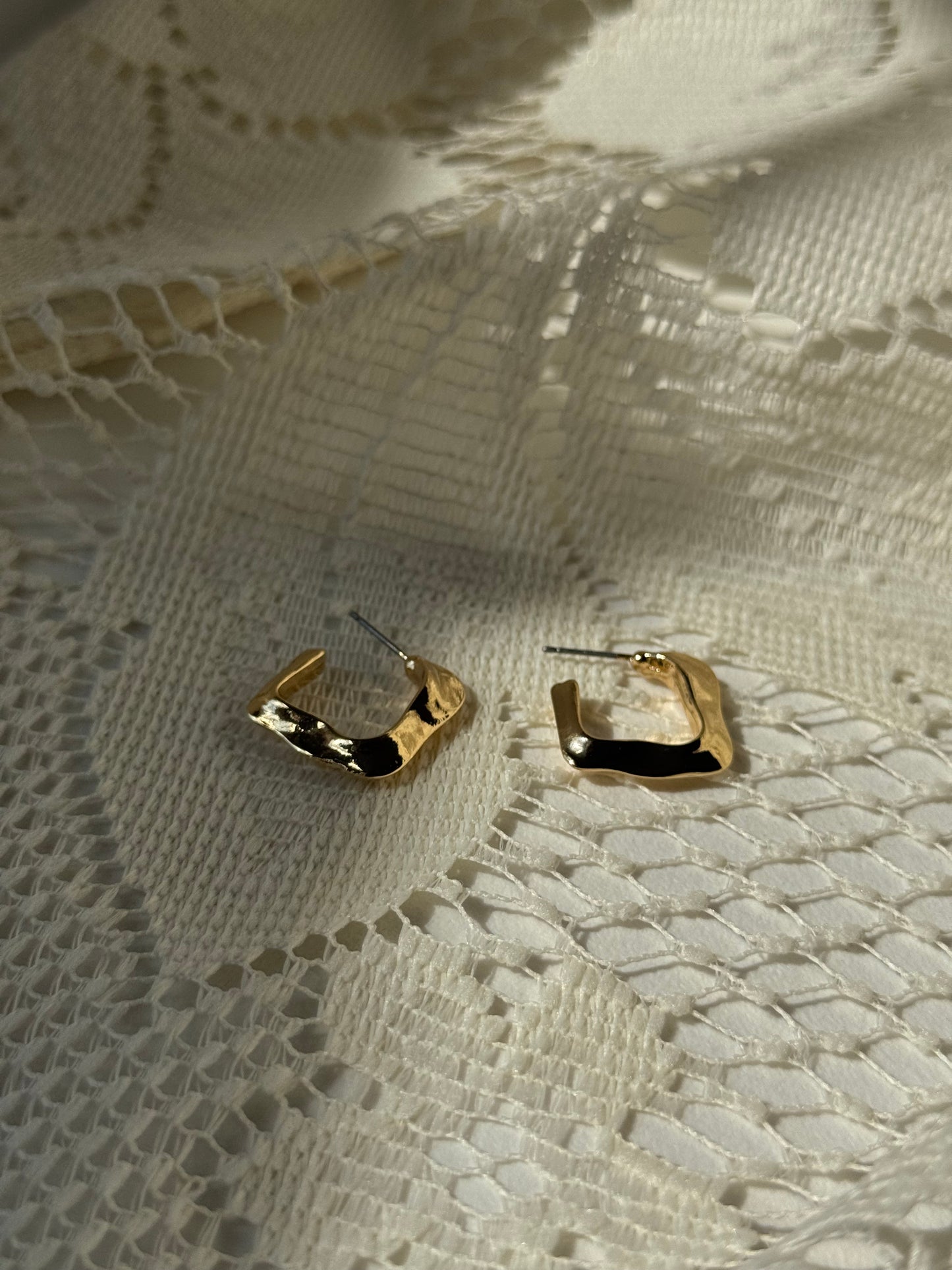 Ollie Organic Square Hug Hoop Earring In Gold