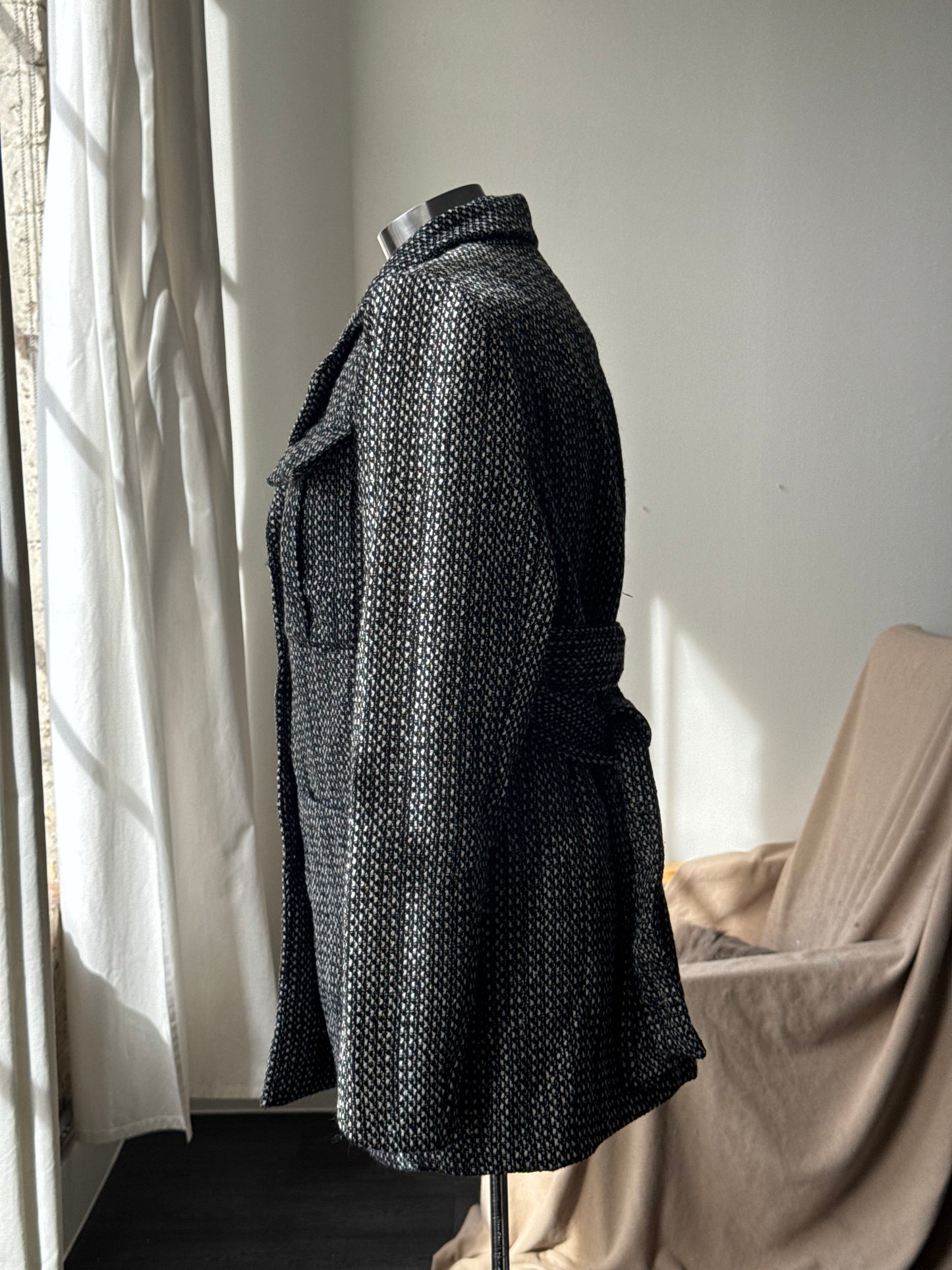 Braxton Classic Tweed Tailored Jacket In Black