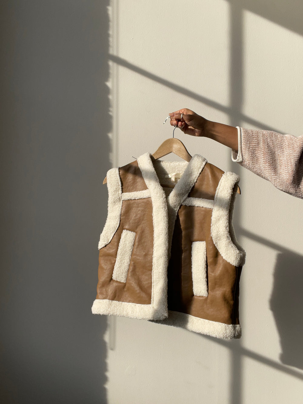 Samuel Sherpa Lined Vegan Leather Vest In Camel