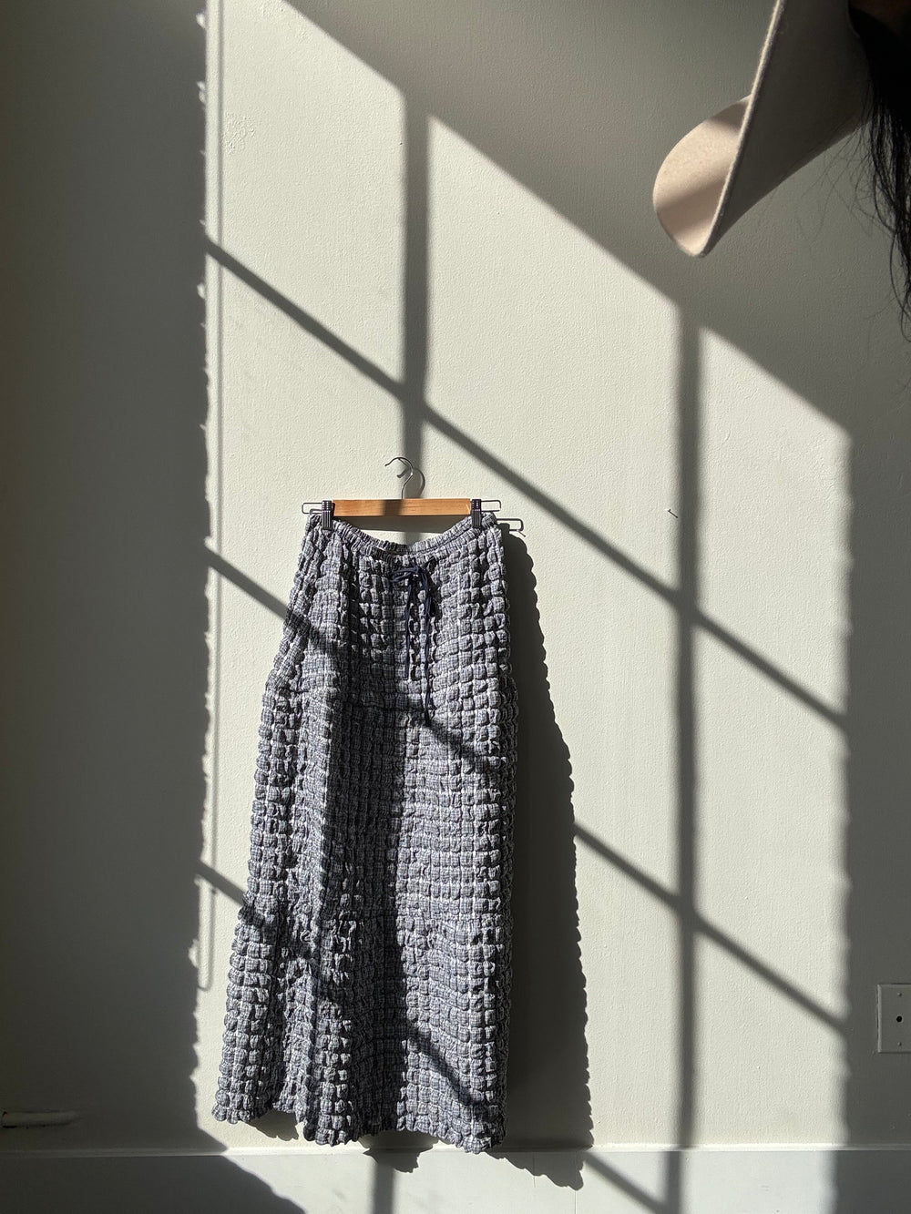 Beth Bubble Waffle Maxi Skirt In Midnight
