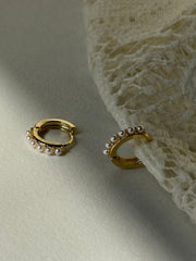 Pipper Pearl Mini Hug Hoop Earring In Gold