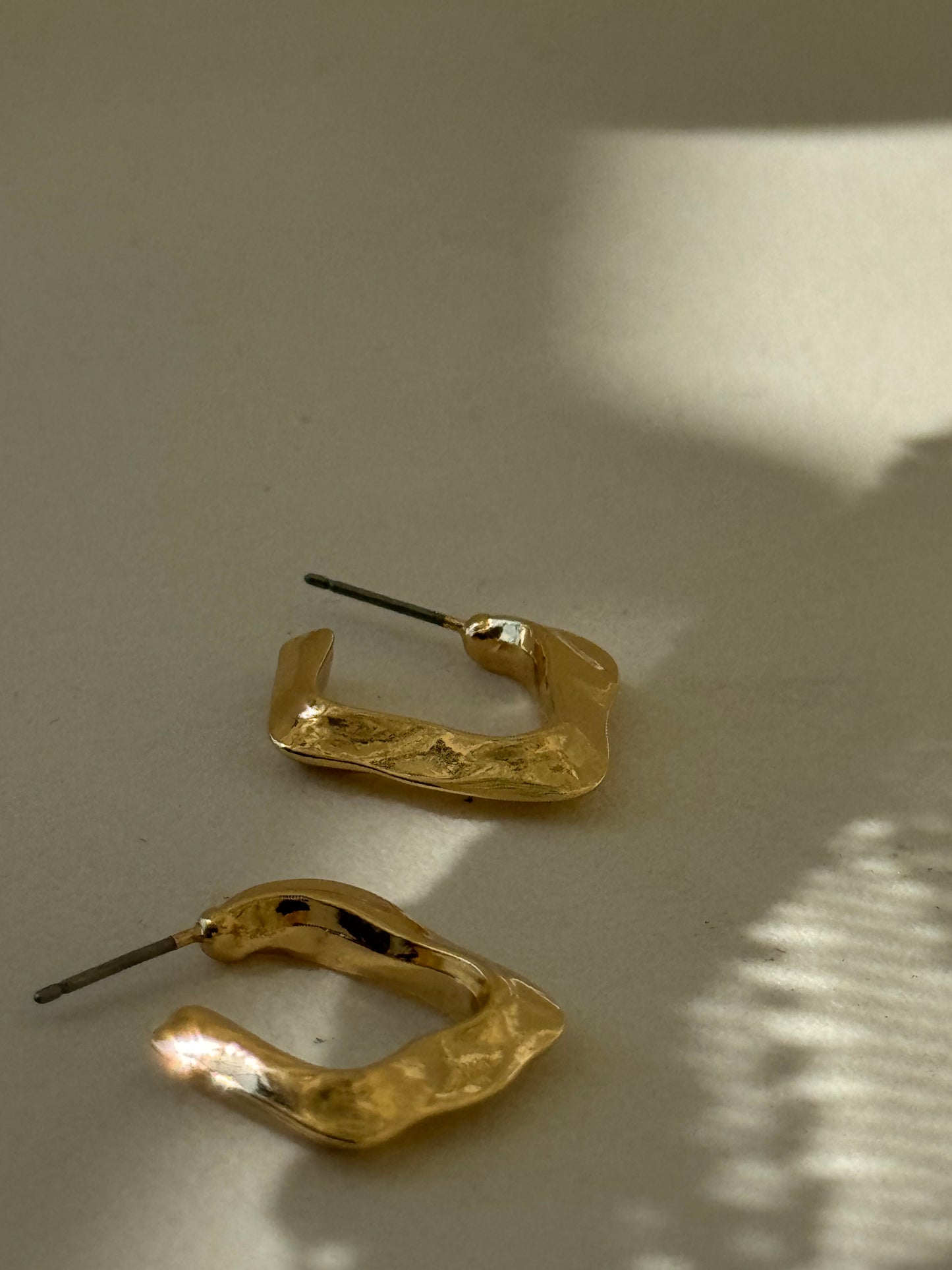 Ollie Organic Square Hug Hoop Earring In Gold