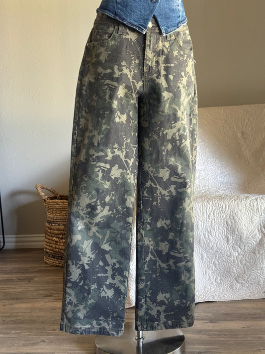 Bowie Cotton Classic Straight Leg Denim In Camo ￼￼