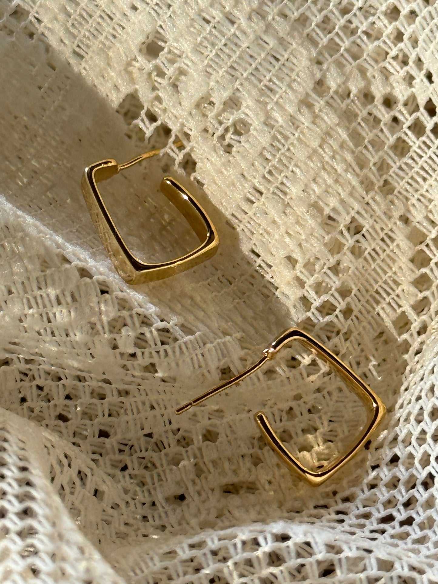 Henry Classic Square Hug Hoop Earring In Gold
