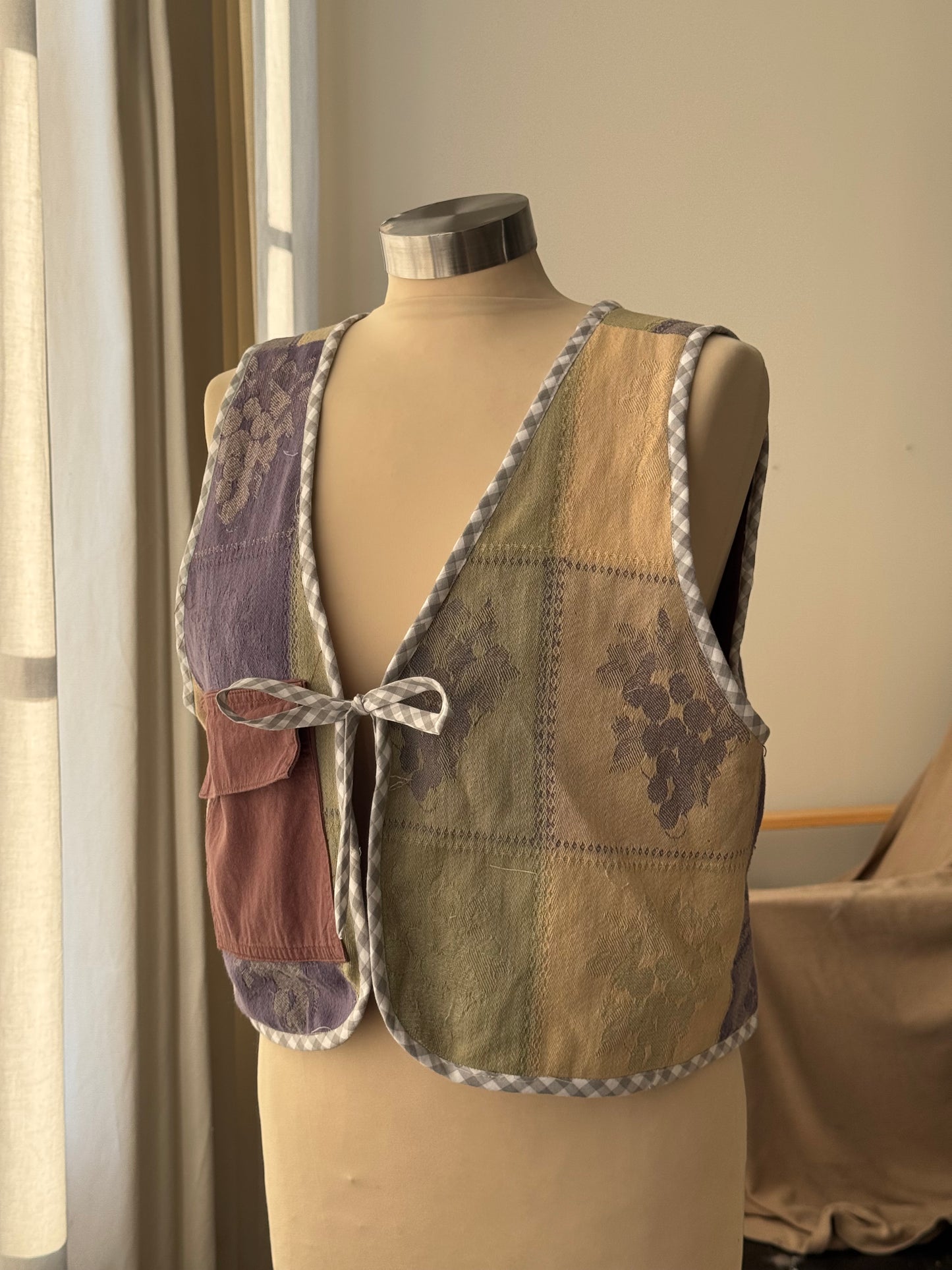 O.L. Handcrafted Reversible Cargo Vest In Vintage Brown￼