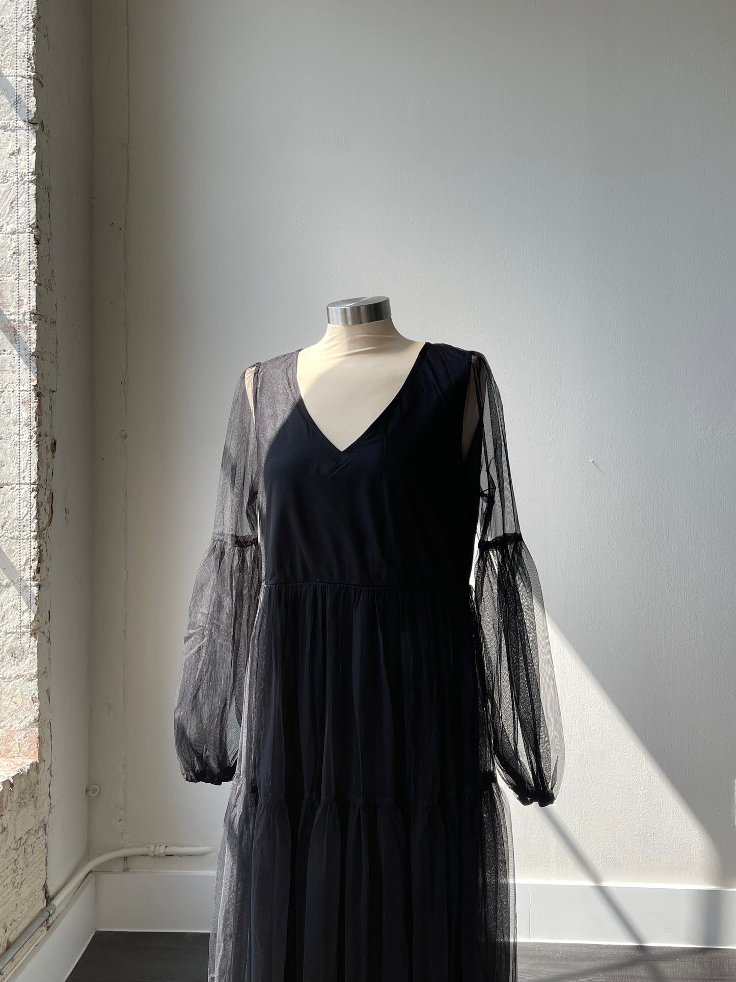 Brandi V Neck Sheer Balloon Sleeve Maxi Dress In Black