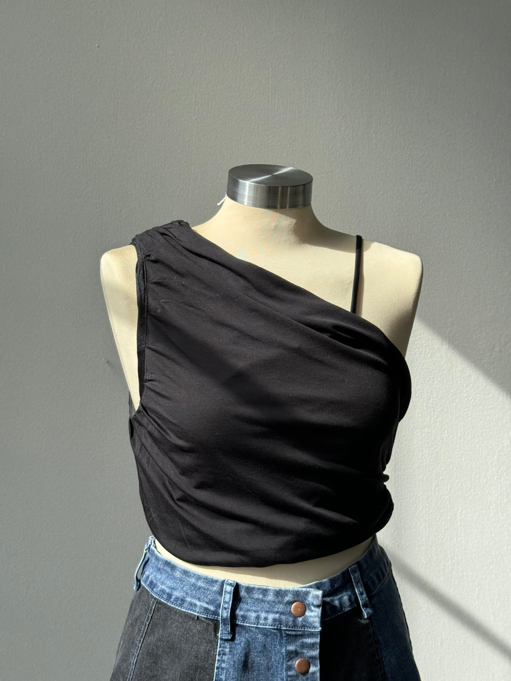Ruby Cold Shoulder Crop Top In Black