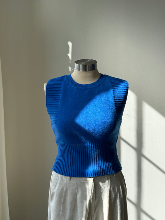Chelsea Open Back Cropped Sweater Vest In Electric ￼Blue