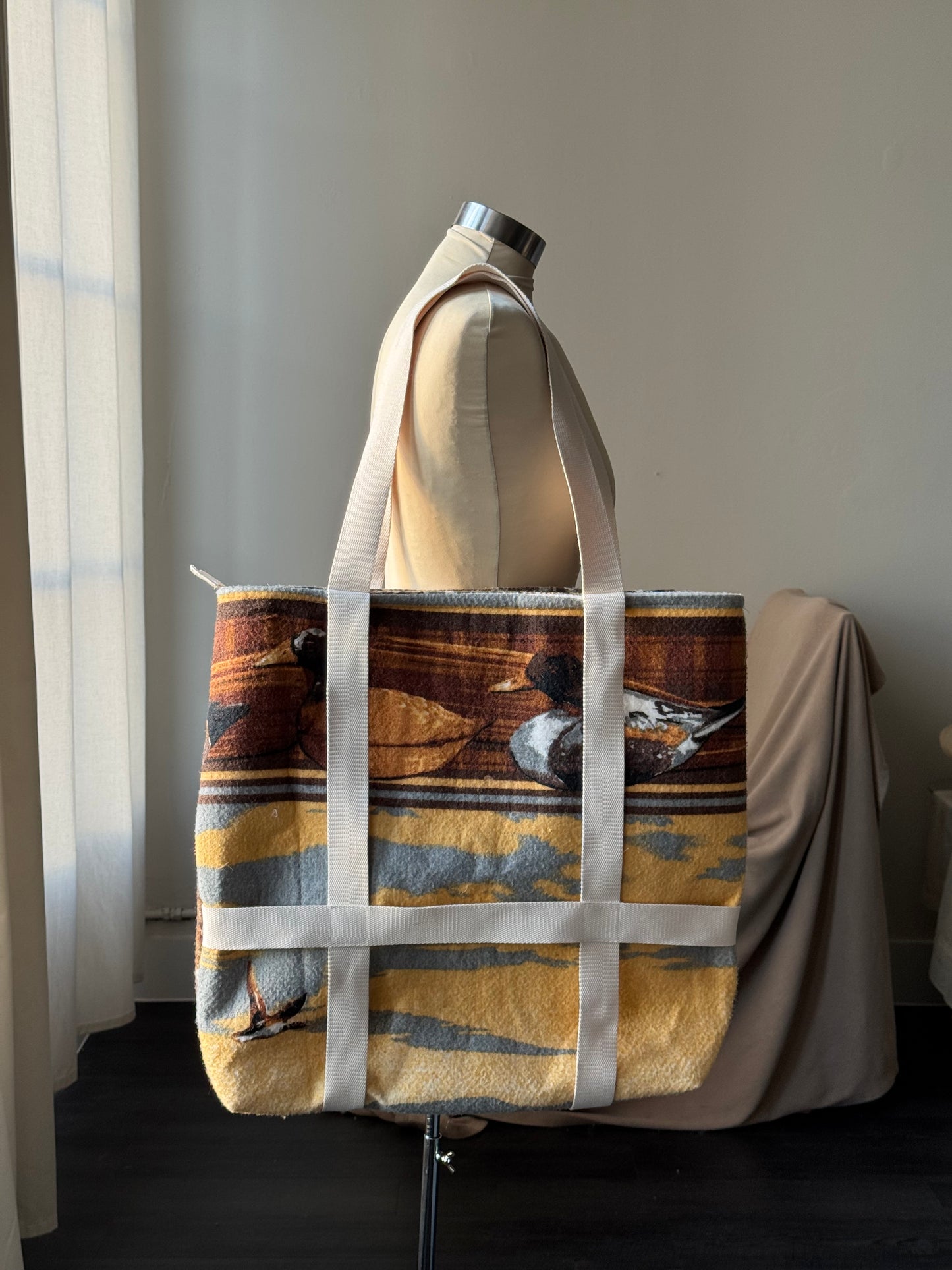 Magnus Vintage Handcrafted Tote Hat Holder Bag XL