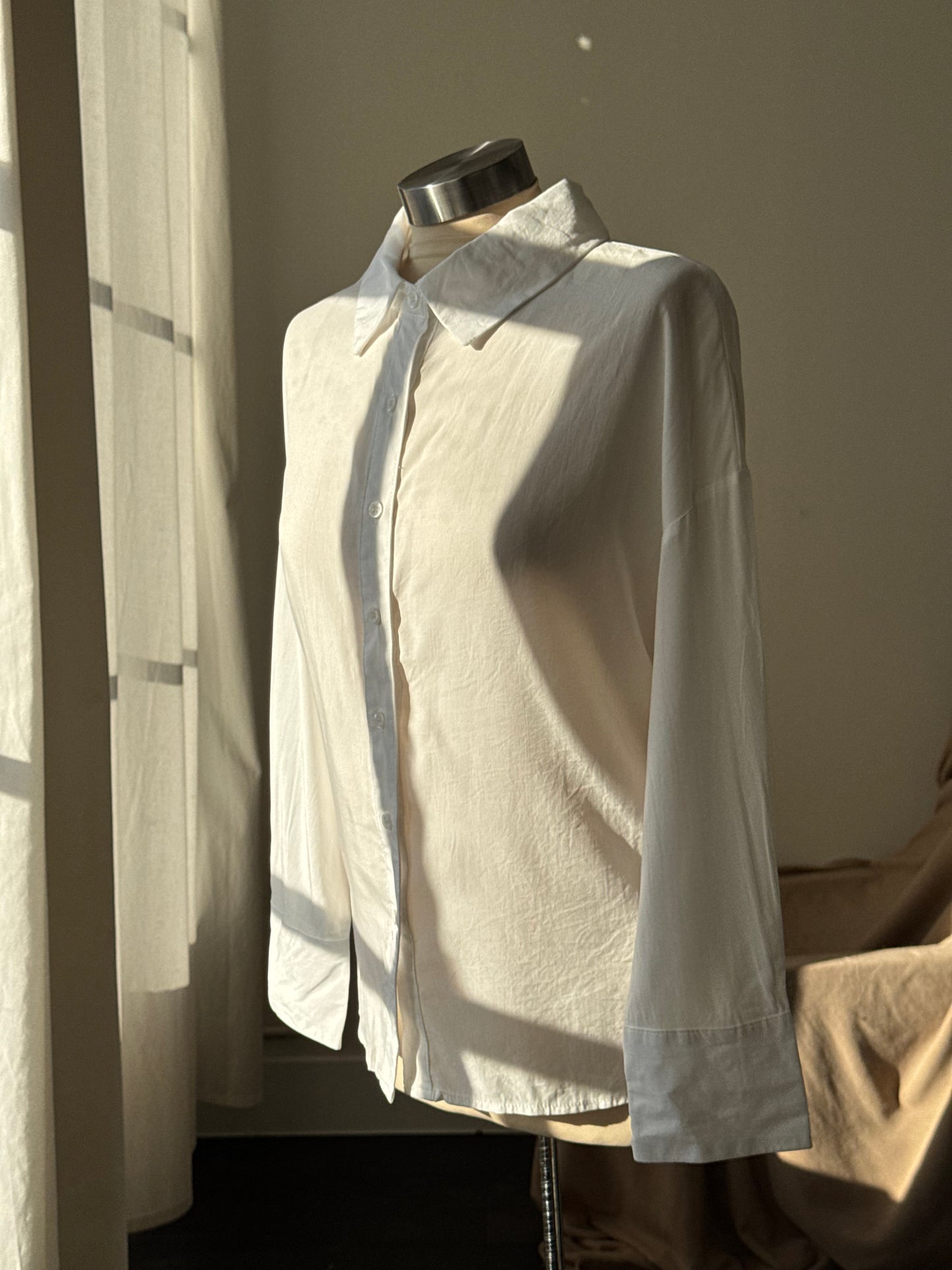 Henry Lace Back Fitted Button Down In Ivory￼￼