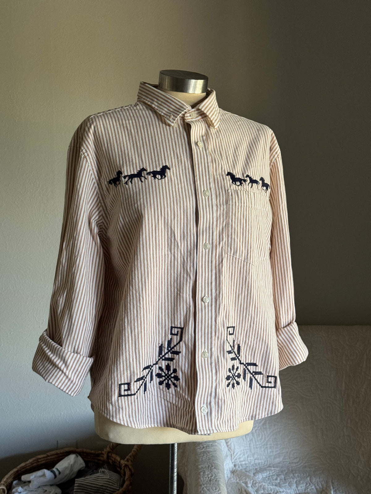 Lawrence Handcrafted Embroidered Cropped Button Down