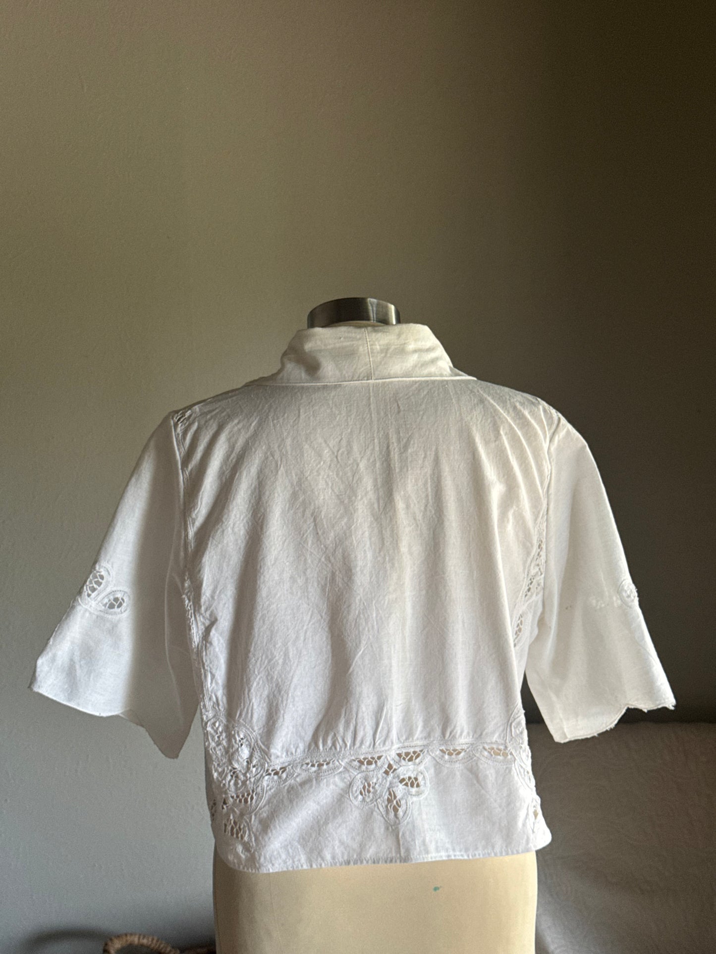 Judy Handcrafted Vintage Crop Tie Top In Ivory