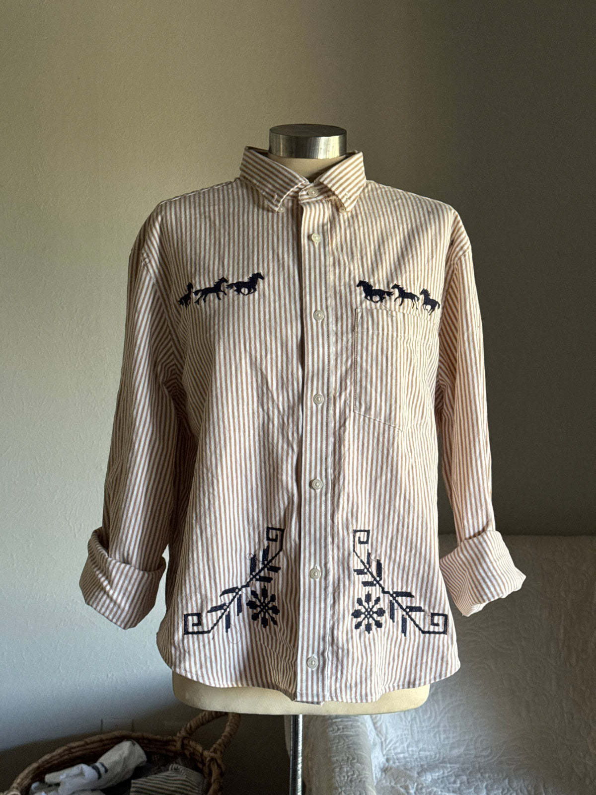 Lawrence Handcrafted Embroidered Cropped Button Down