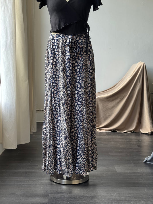 Hailey Tie Front Floral Pants In Navy