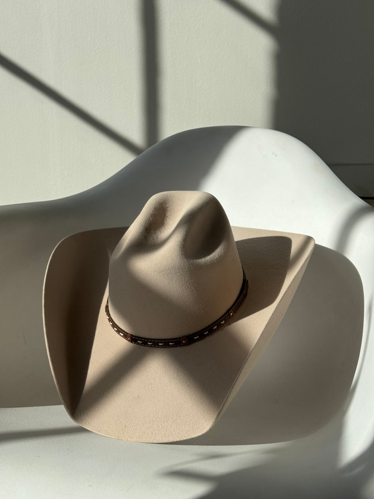 Vintage beige 100% wool cowboy hat with silk lining leather sweatband size 7 Hunter - Distressed Vintage Western Hat – Ruediger Hats main image 2