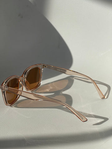 Caige Classic Sunglasses In Peach