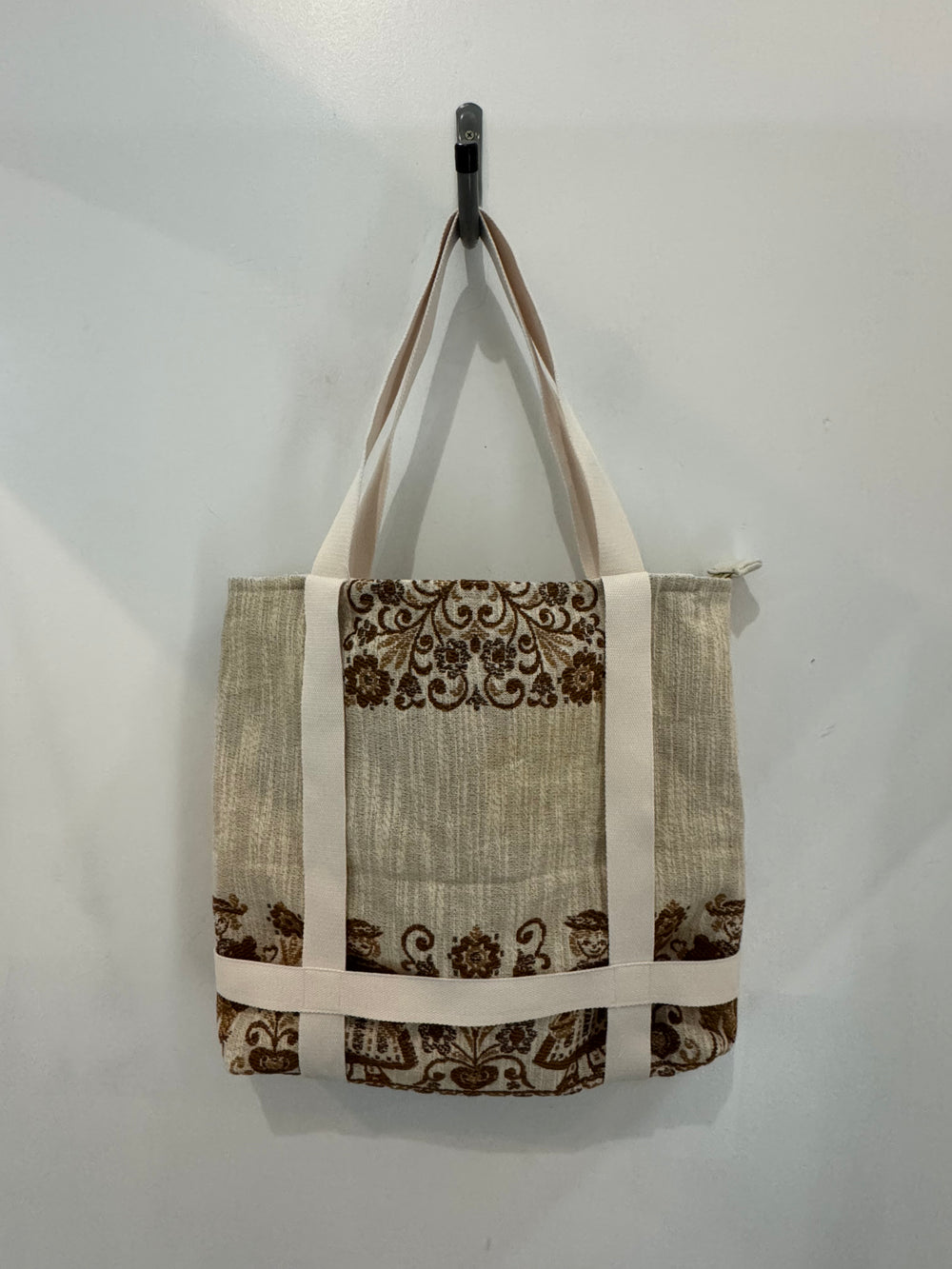 Magnus Vintage Handcrafted Tote Hat Holder Bag The 2nd