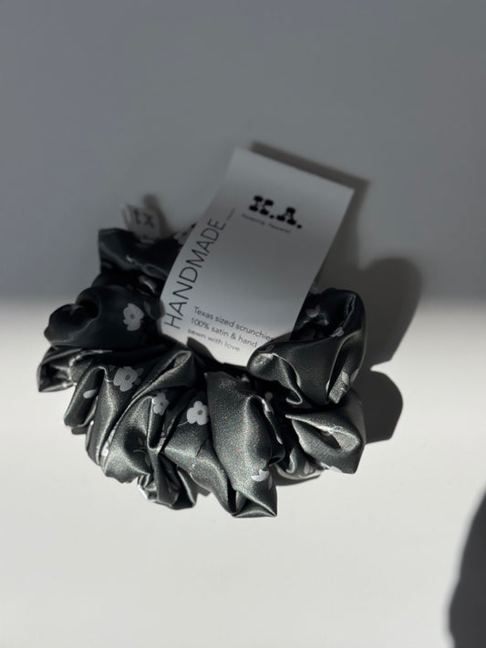 Willy Daisy Handcrafted Satin Scrunchie In Olive