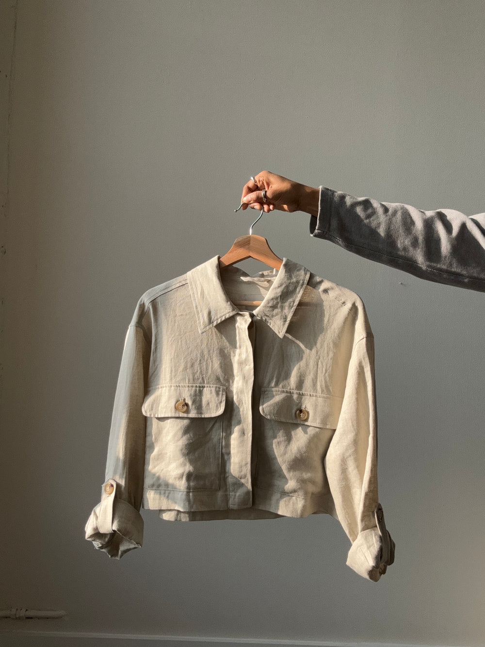Janet Linen Cropped Utility Top In Natural
