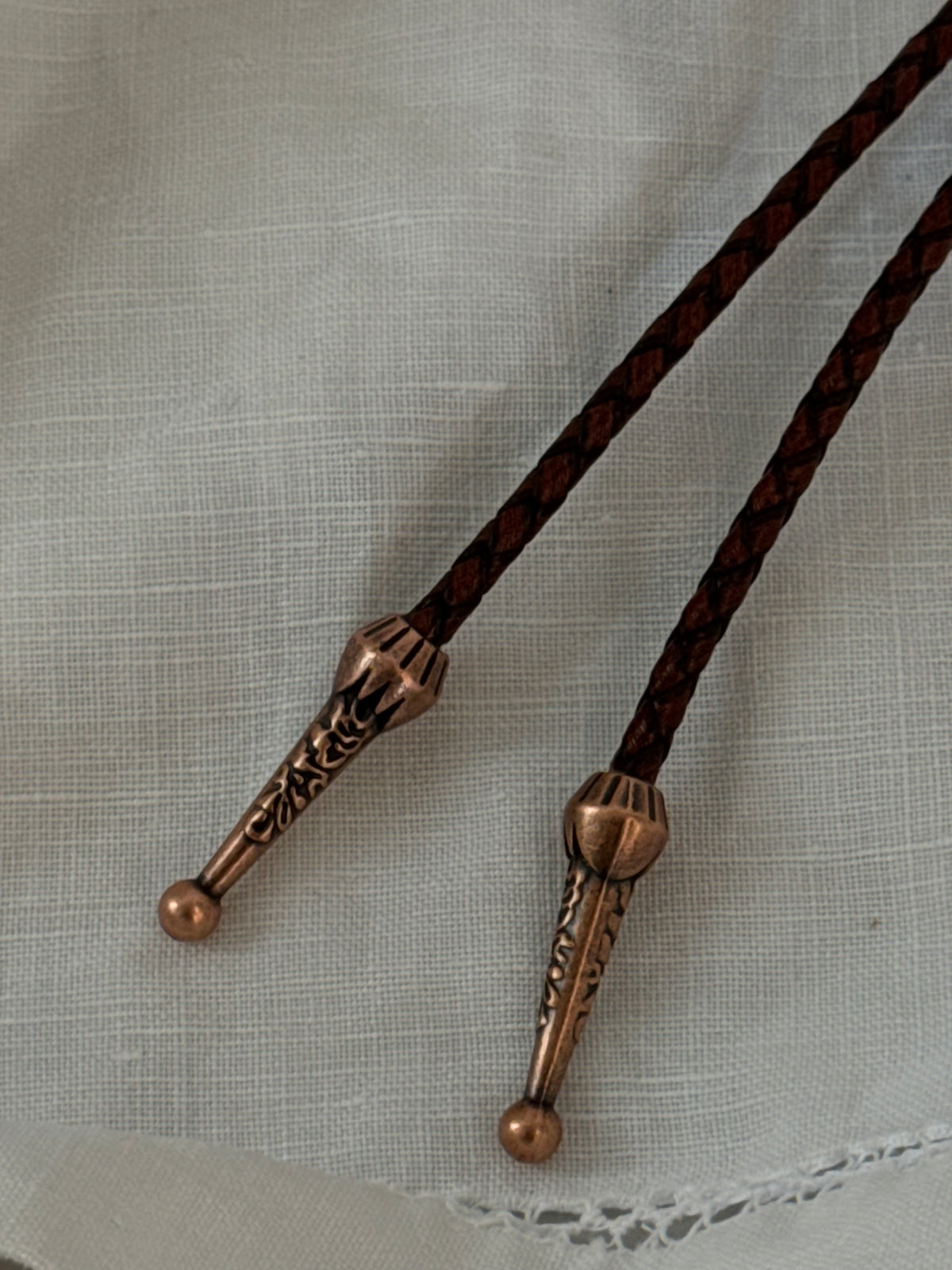 Handcrafted Agate Bolo Tie In Cherry Desert ￼