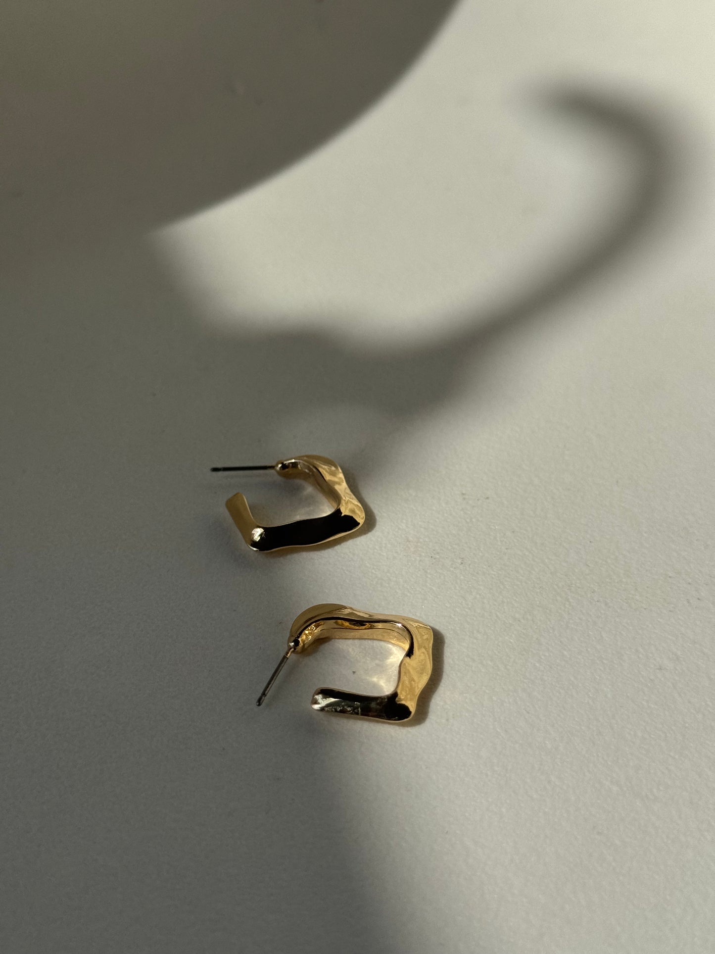 Ollie Organic Square Hug Hoop Earring In Gold