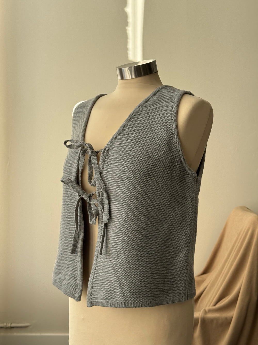 Nancy Cotton Tie Front Vest In Grey