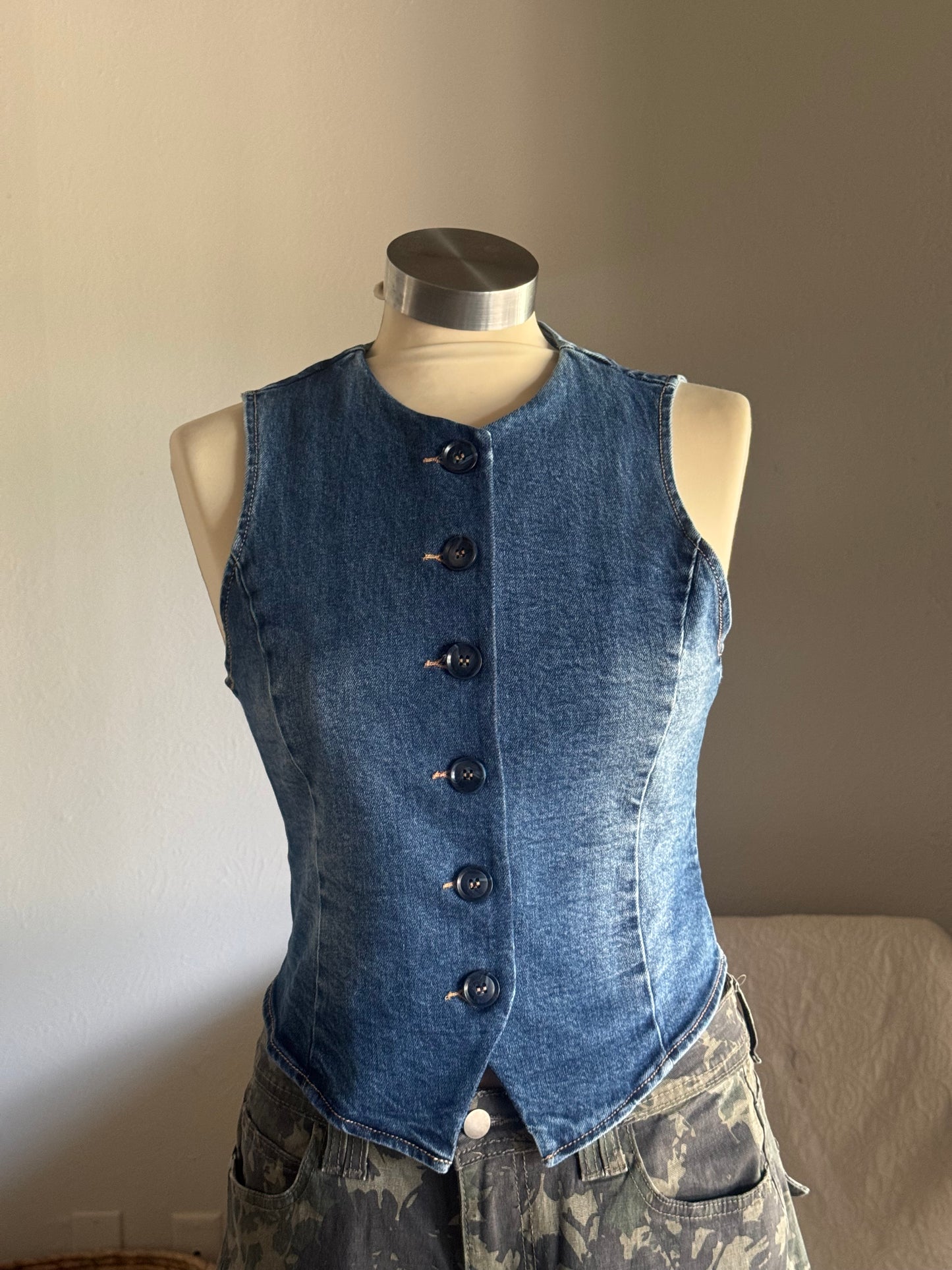 Montana Classic Scoop Neck Denim Vest In Vintage Indgo￼￼