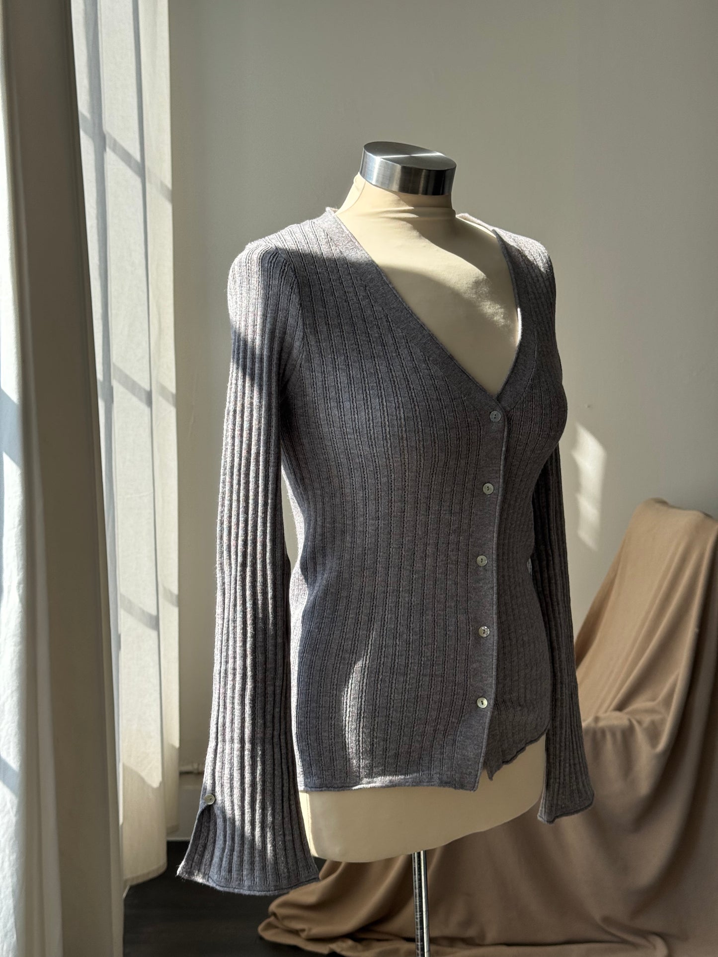 Kimberly 90s Style Classic Fitted Button Down Sweater In Grey￼