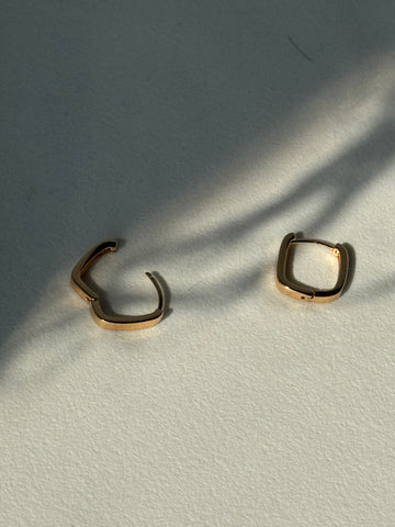 Henry Square Hug Hoop Earring In Gold