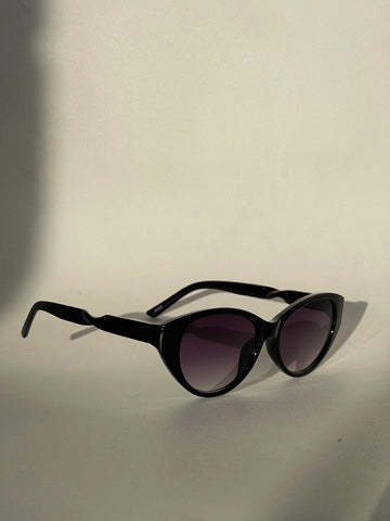 Sherry Twisted Retro Sunglasses In Hombre Black