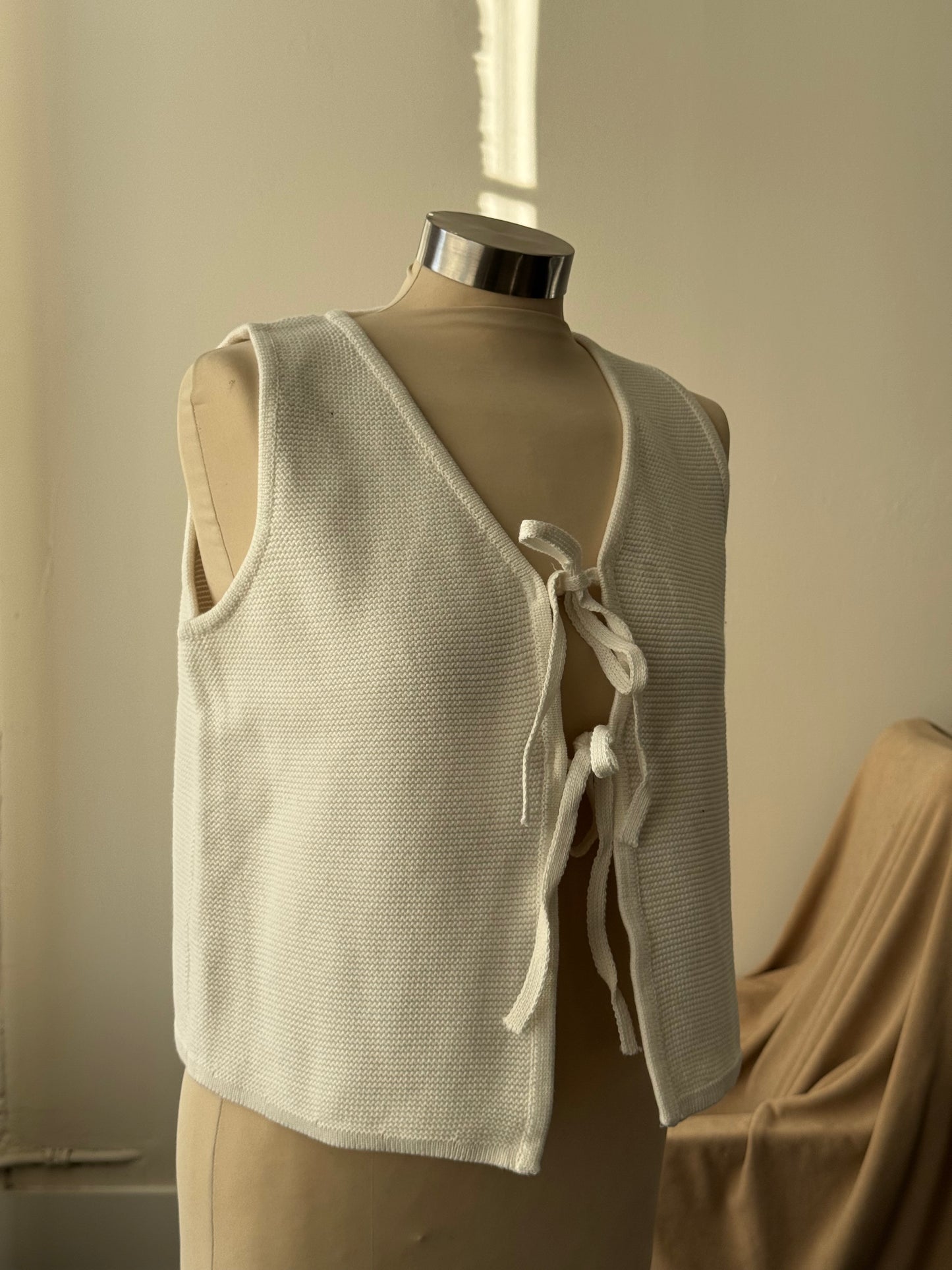 Nancy Cotton Tie Front Vest In Ivory White￼