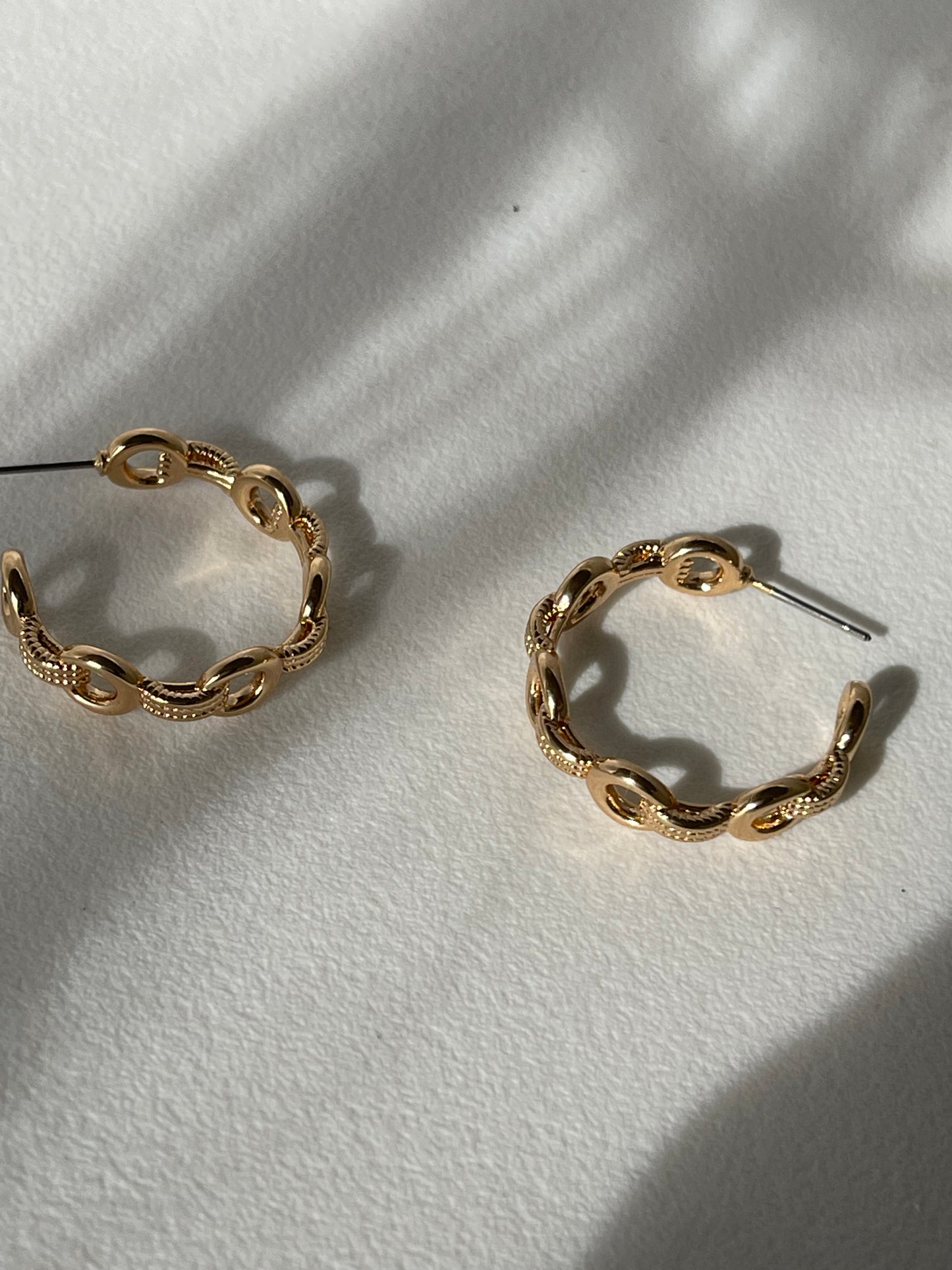 Kayla Classic Link Hoop Earring In Gold