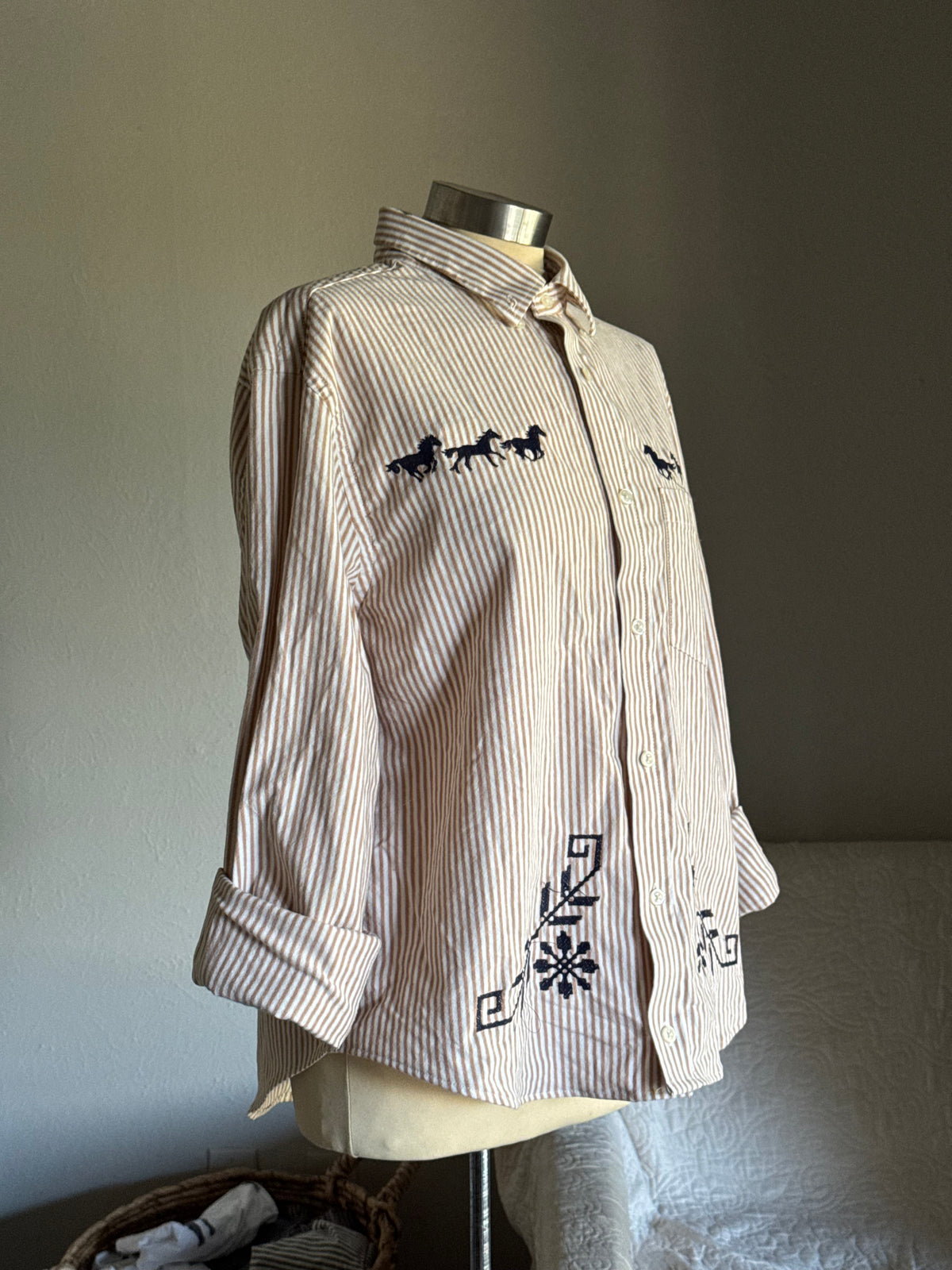 Lawrence Handcrafted Embroidered Cropped Button Down