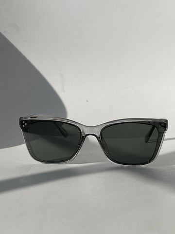 Tangi Triple Stud Classic Sunglasses In Green Grey