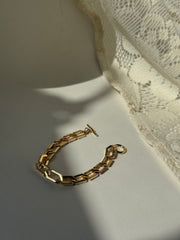 Sydney Flat Crum Toggle Bracelet In Gold
