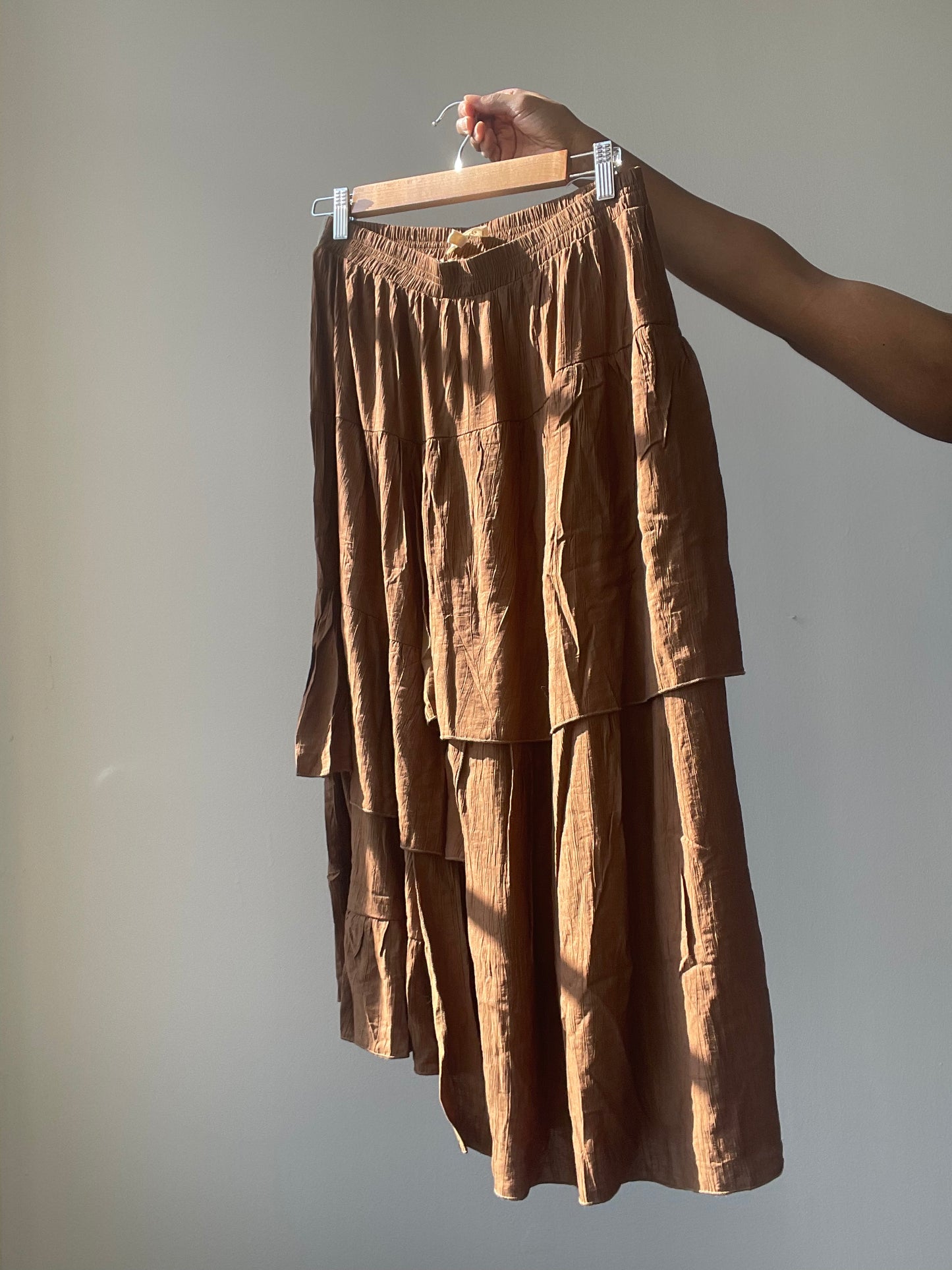 Donna Asymmetrical Tiered Midi Skirt In Brown