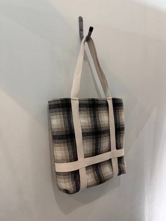Haselden Handcrafted Hat Holder Tote Bag In Camo Plaid