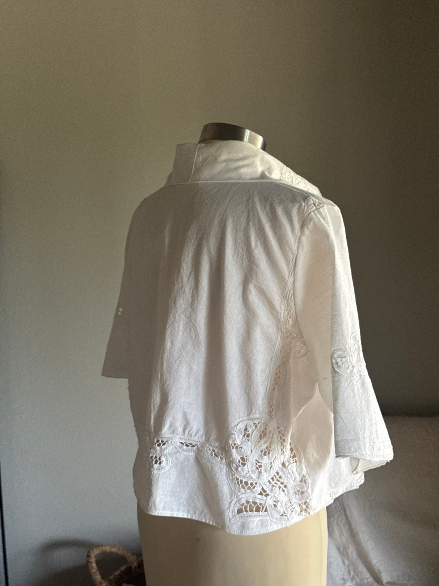 Judy Handcrafted Vintage Crop Tie Top In Ivory