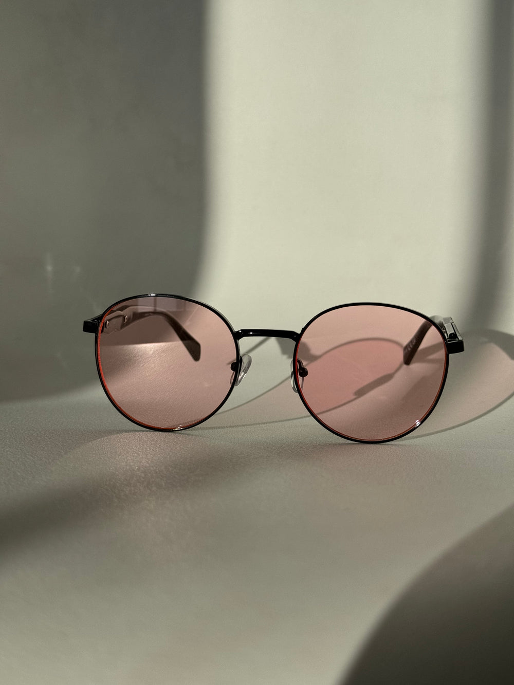 Davon Classic 80s Style Sunglasses In Blush