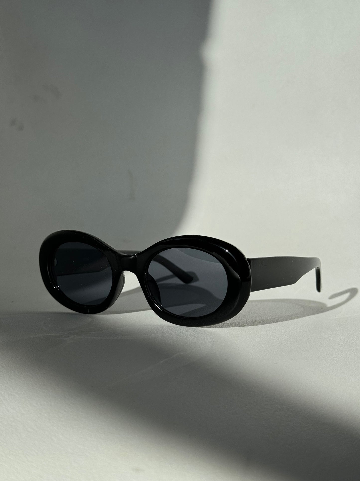 Tulsa 60s Style Round Sunglasses In Black