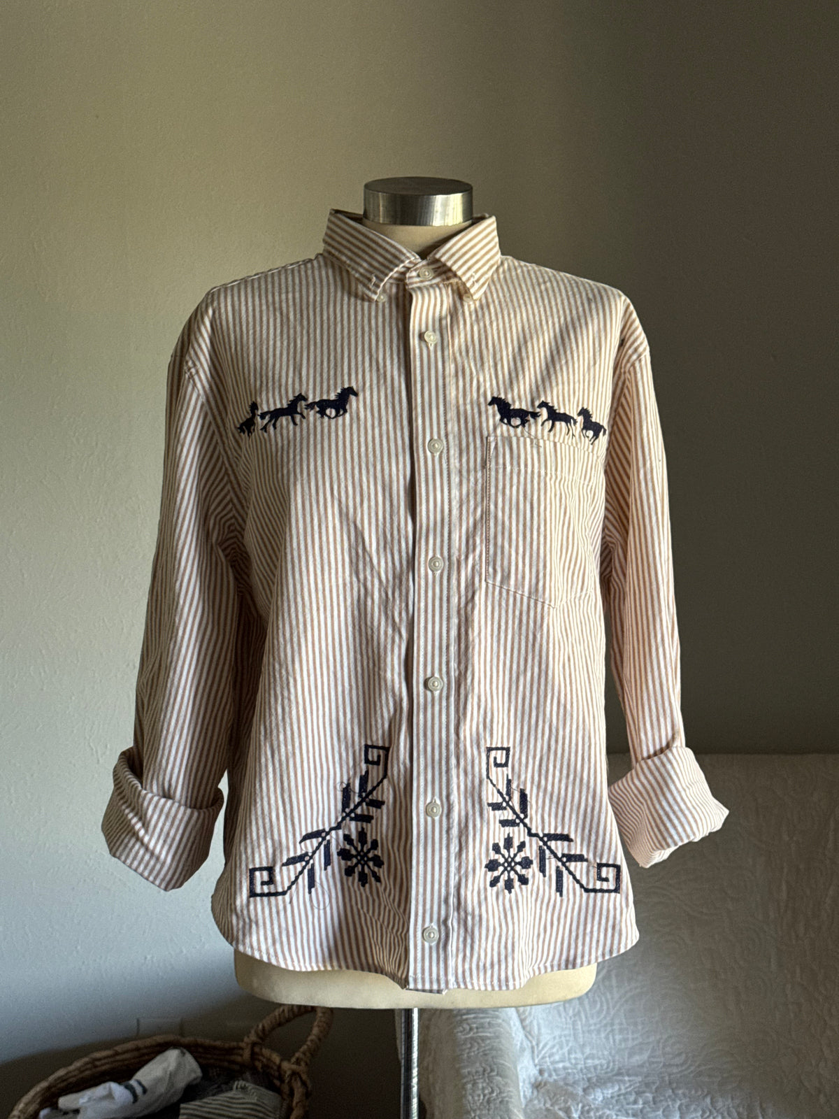 Lawrence Handcrafted Embroidered Cropped Button Down