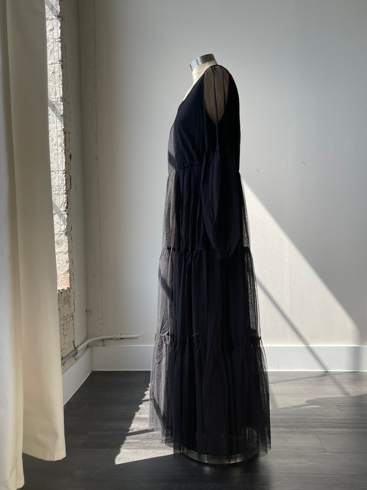 Brandi V Neck Sheer Balloon Sleeve Maxi Dress In Black