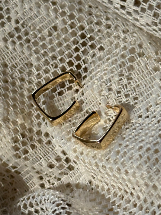 Henry Classic Square Hug Hoop Earring In Gold