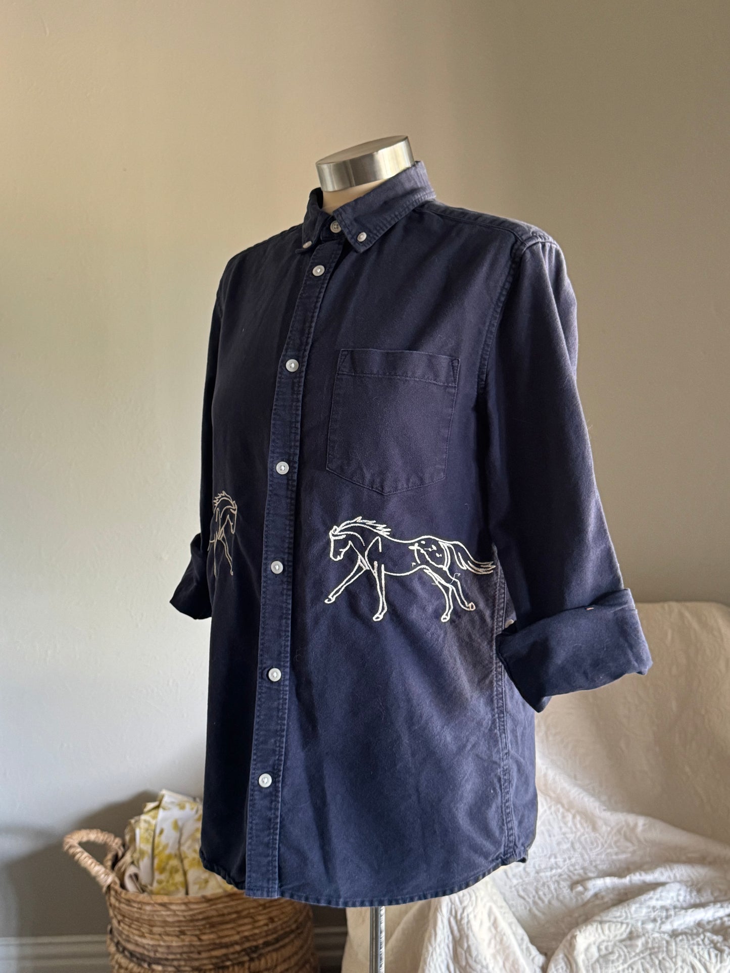 Jaxson Handcrafted Embroidered Button Down In Midnight Navy